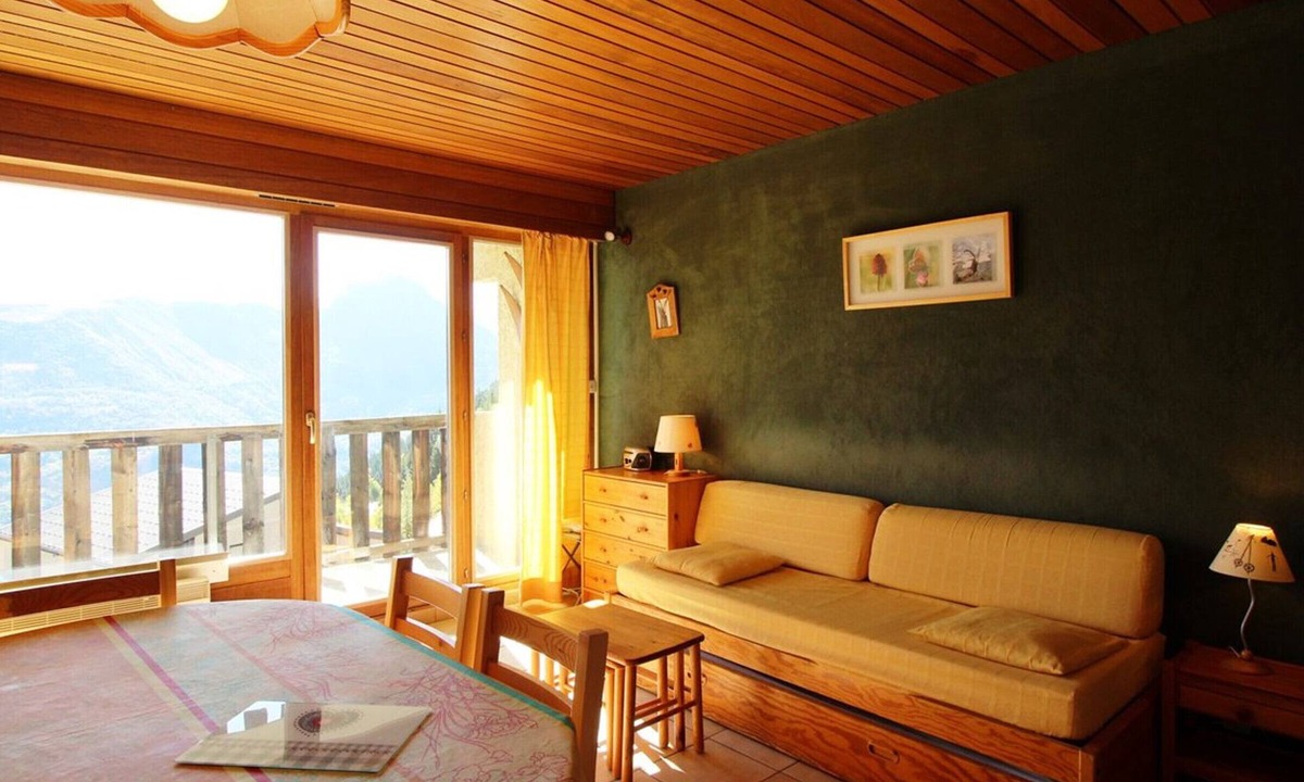 Auris House | Comfortable 2-room flat at the foot of the slopes with balcony and free parking