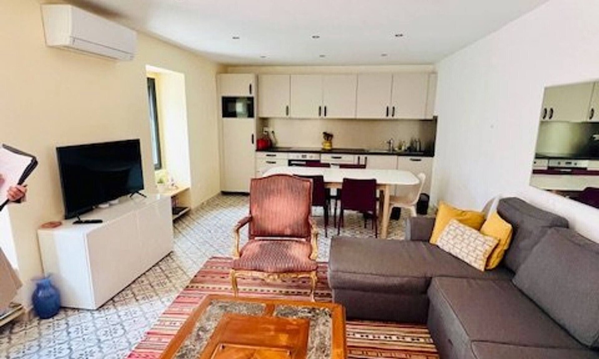 Reynes Apartment | Comfortable apartment with AC and WiFi - 6 guests