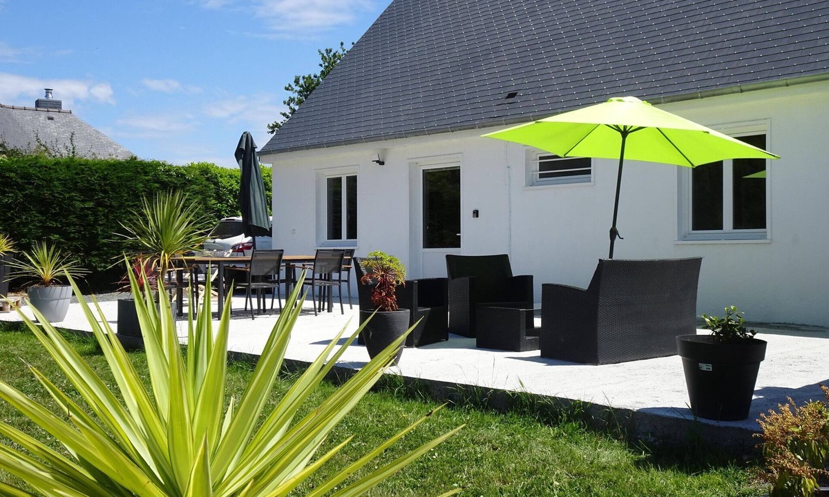 Pleumeur-Bodou House | Comfortable Bungalow, Pink Granite Coast