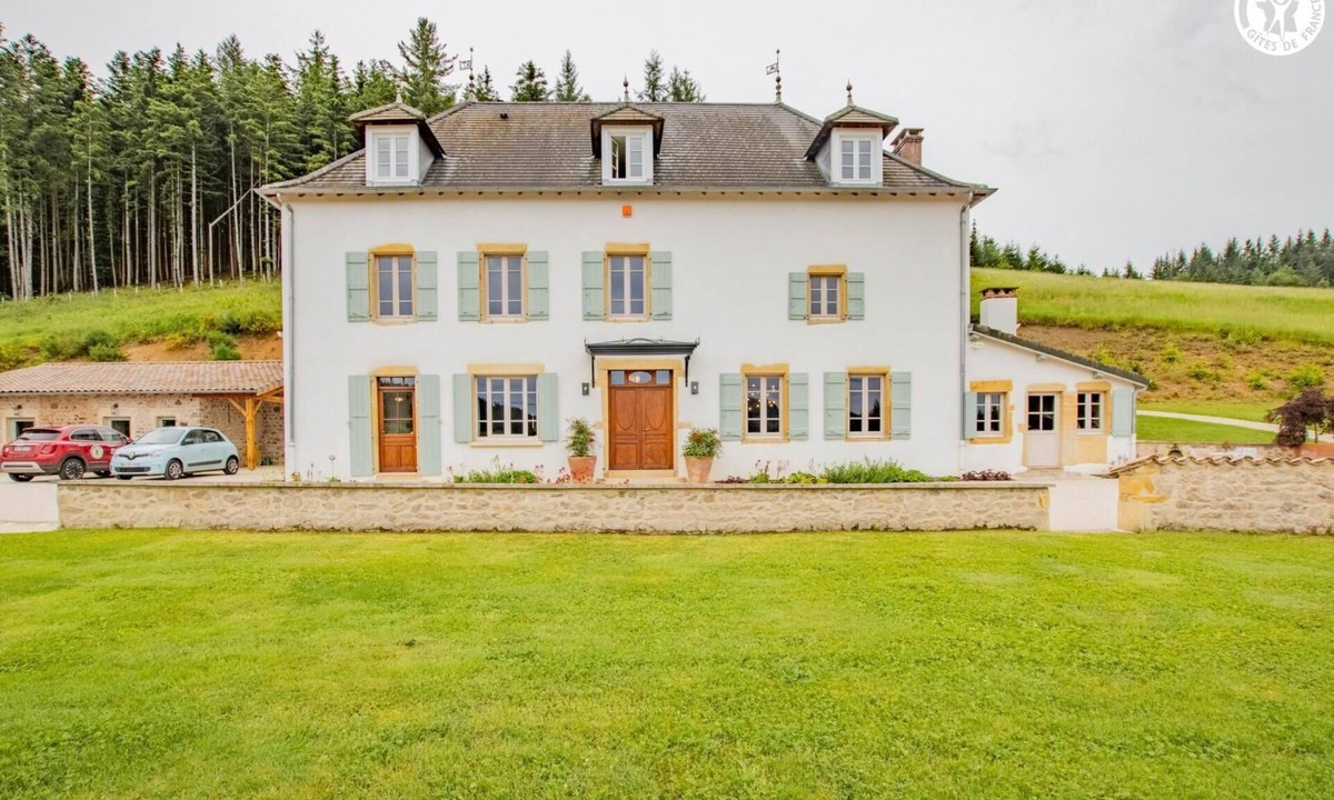 Chauffailles House | Comfortable family estate in the countryside with jacuzzi, 15 people maximum.