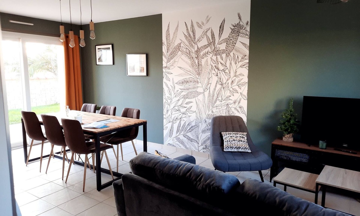 Guisseny House | Comfortable family gite by the sea, pets welcome.