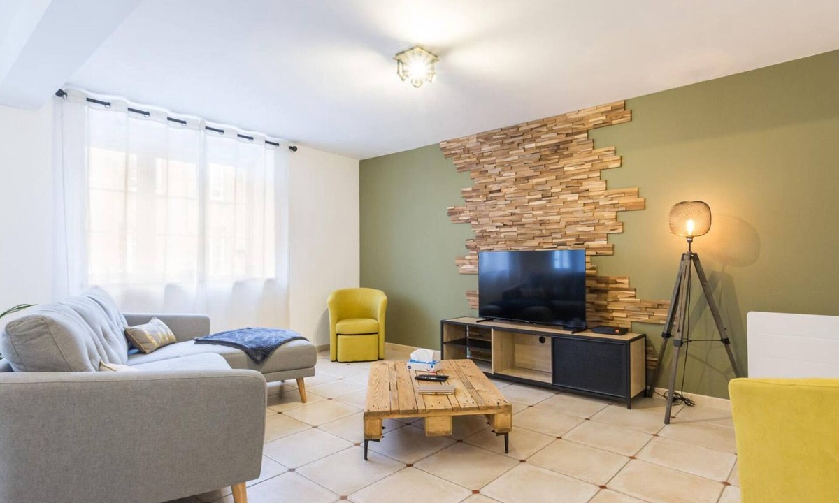Carentan Cottage | Comfortable townhouse in Carentan for a family stay