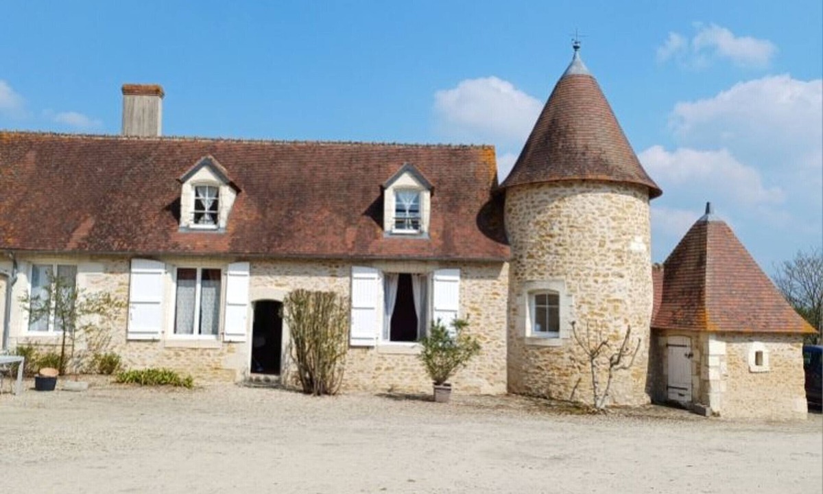 Scoury Cottage | Comfortable Nature Retreat in Arpheuilles with Parking