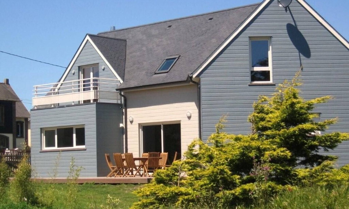 Denneville House | Comfortable Wooden House – Denneville - 50m from the beach - Sleeps 10