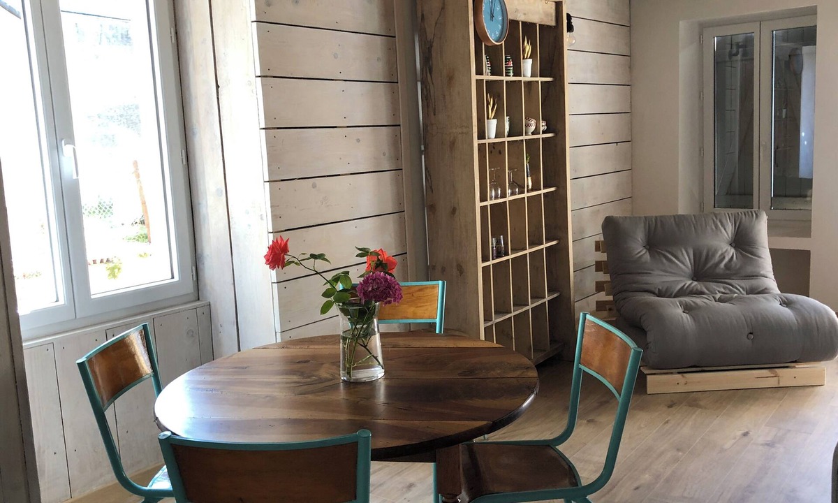 Saint-Satur House | Comme Chez soi 4 Maisons Dans un Jardin 23 Pers Ptit dej Offert Repas Possible