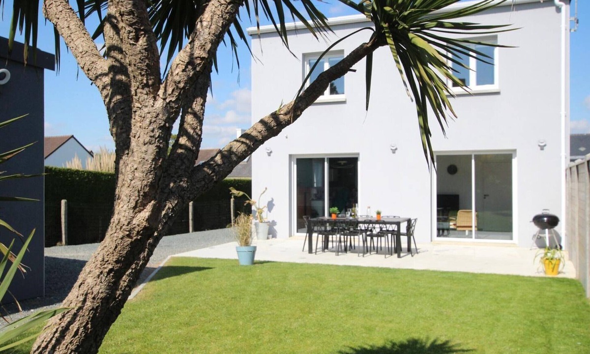 Saint-Jean-de-la-Riviere Cottage | Contemporary house near beach, perfect for families