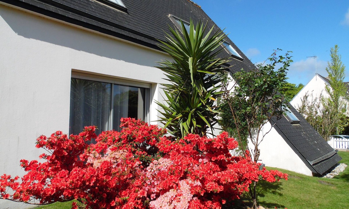 Concarneau House | Contemporary house: wi-fi, parking and private garden near the sea