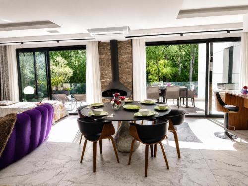 Champs-sur-Marne Villa | Contemporary villa between Paris and Disneyland