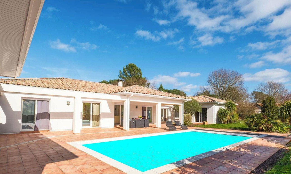 Sanguinet Villa | Contemporary villa with pool - 8 guests