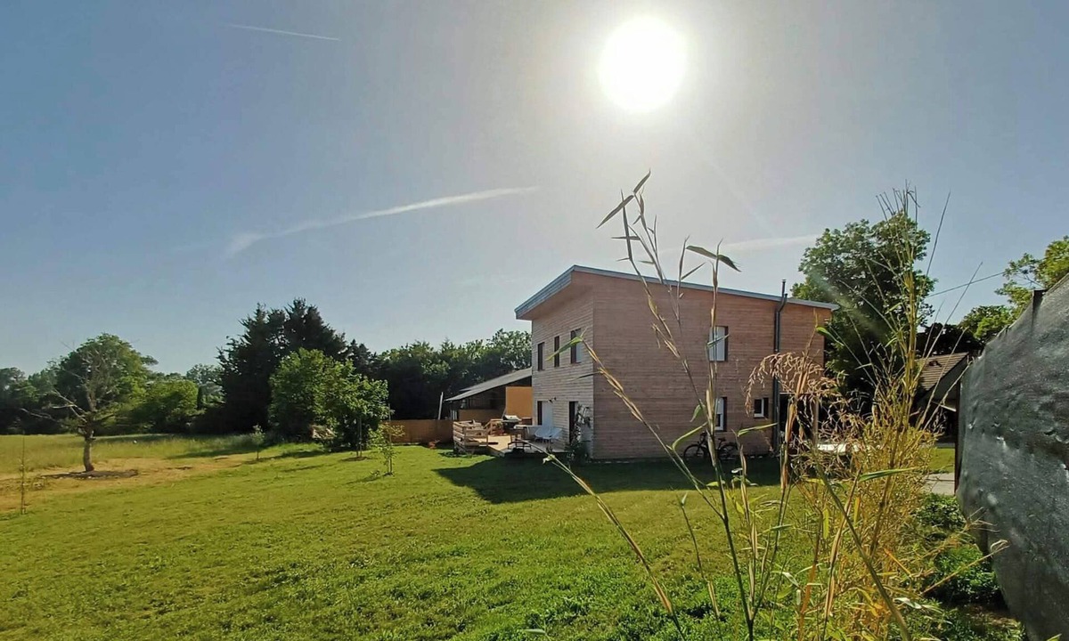 Bourges House | Contemporary wooden house "chez Fan-Fan" spacious and pleasant.