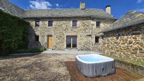 Coubisou House | Corps de ferme en Aubrac - avec jacuzzi du 15 avr au 15 oct