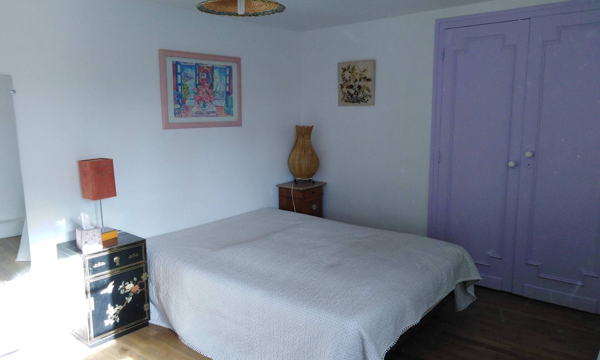 Le Pechereau House | Cosy, light lavender-colored room, rated 3*.