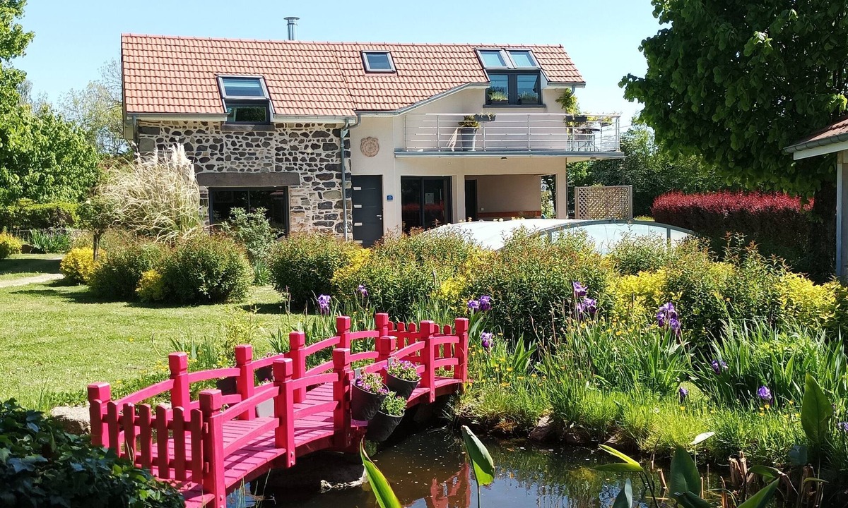 Manzat House | Cottage 3 * near Gour deTazenat, Sioule valley and Volcano Park.