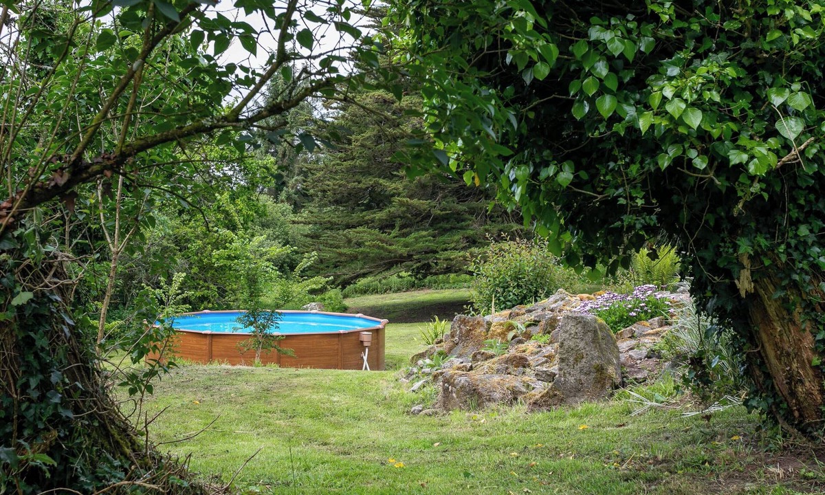 Plounerin House | Cottage 'Gîte Le Cornouaille - 8 Personnes' with Shared Pool, Shared Garden and Wi-Fi