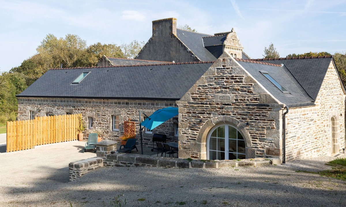 Landrevarzec House | Cottage 'Gite Plain-pied - 4 Personnes' with Private Terrace, Shared Garden and Wi-Fi