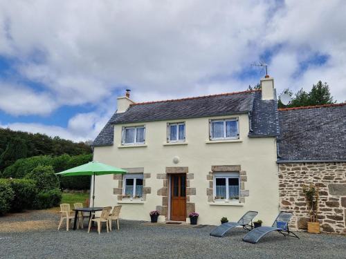 Guerlesquin House | Cottage in Brittany near Monts d'Arrée