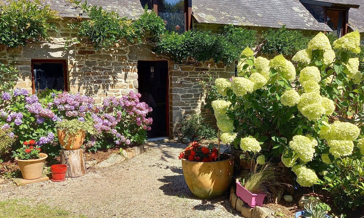 Baye House | Cottage in local stone/between land and sea