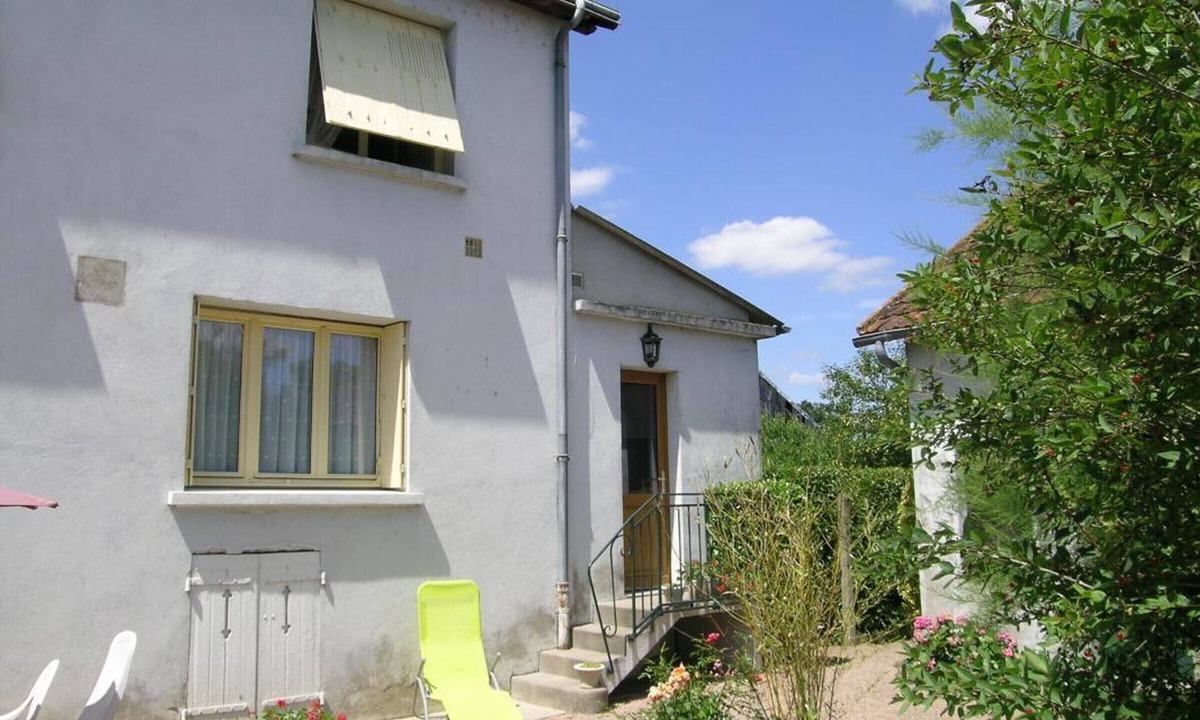 Saint-Ennemond Cottage | Cottage in Saint-Ennemond with fireplace and enclosed garden