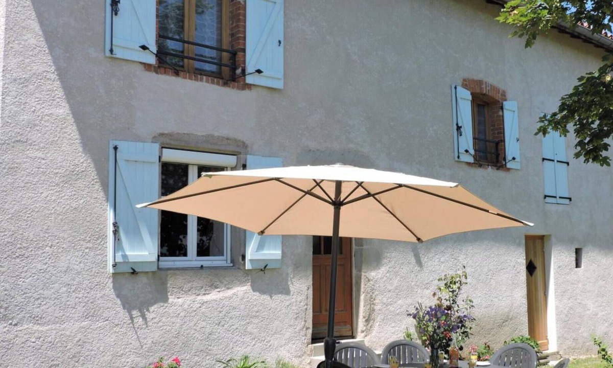 Pralong Cottage | Cottage Les Hortensias in Pralong - Charm and Comfort for 4 Guests with Internet