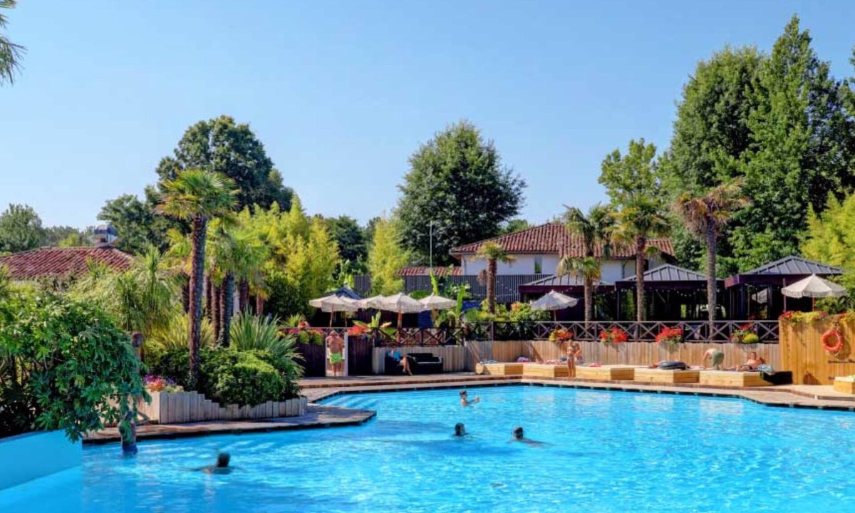 Mezos House | COTTAGE PARKS LE SEN YAN Village Tropical - 3bed mobile home sleeps 6