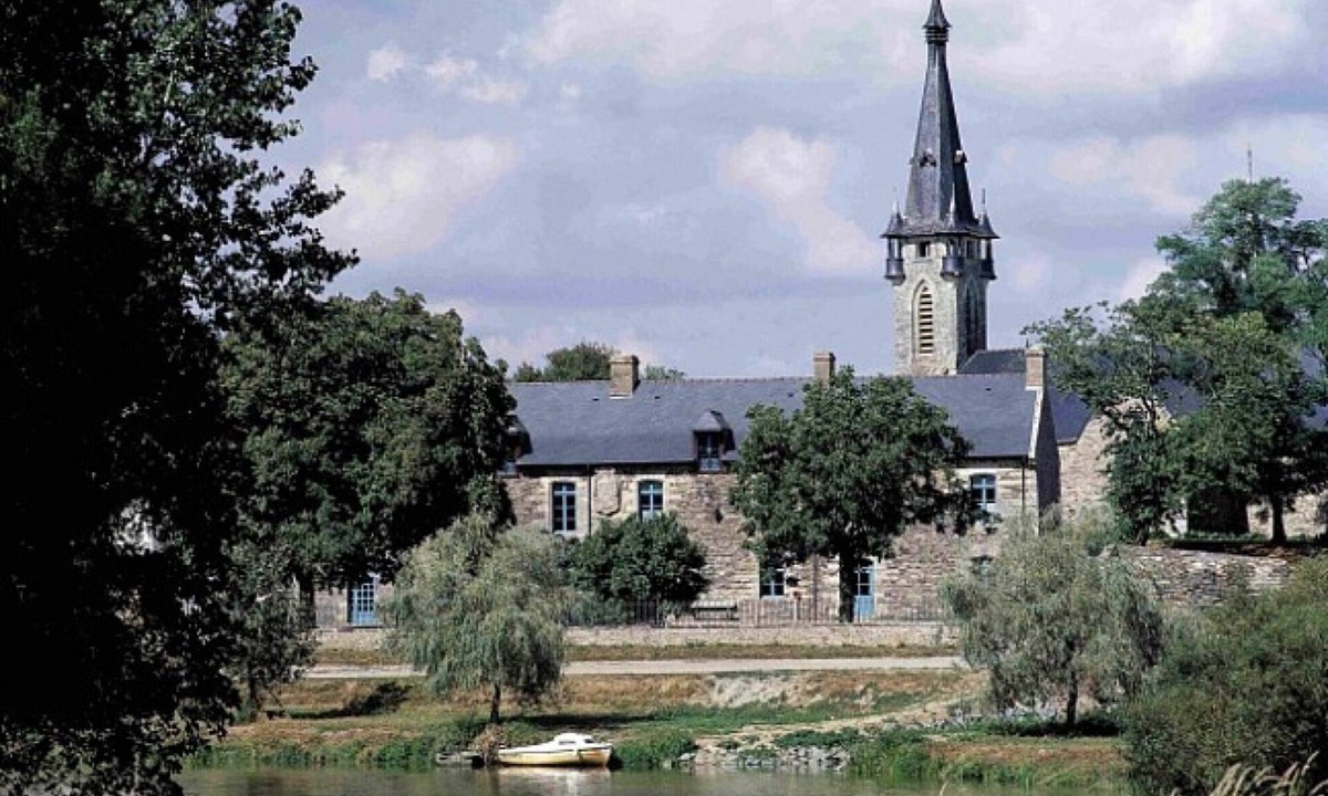 La Chapelle-de-Brain House | Cottage 'Randonnées À Sert' with Private Garden and Wi-Fi
