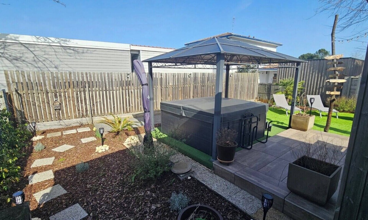 Cazaux House | Cottage with garden, spa and close to lake