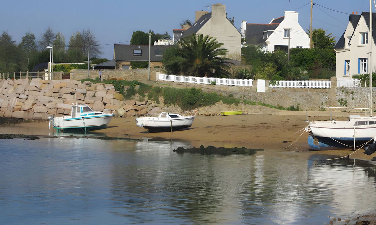 Lanmodez House | Cottage with Stunning Sea View, Direct Beach Access