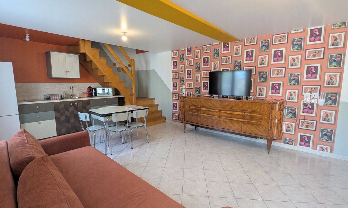 Chabris Cottage | Country getaway with shared pool in Chabris
