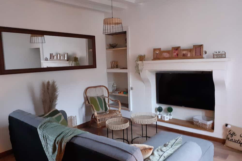 La Rouge House | Country House “Gîte Le Cozy” with Private Garden and Wi-Fi
