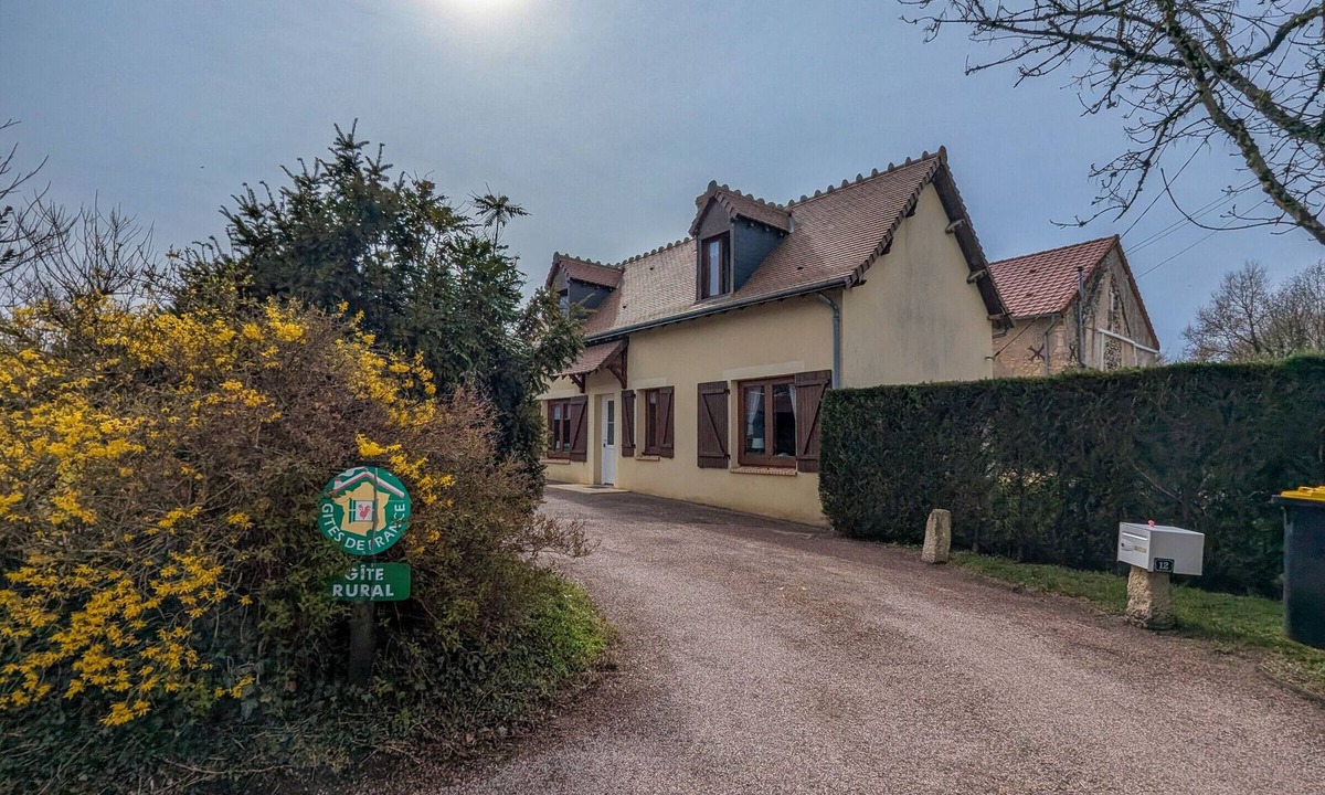 La Perouille Cottage | Countryside Retreat with Garden, Near Lake & Park