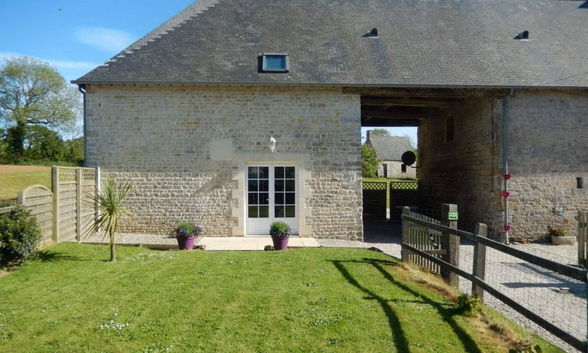 Saint-Germain-de-Varreville Cottage | Cozy cottage near D-Day Beaches