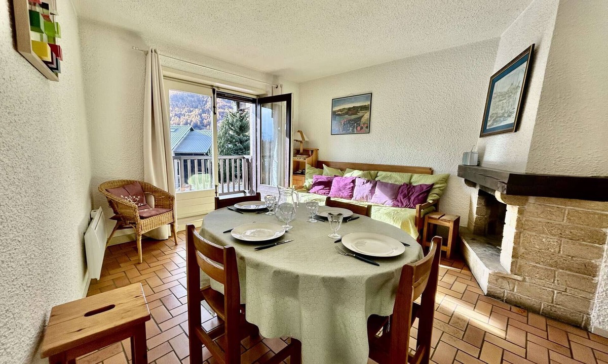 Monetier-les-Bains Apartment | "Cozy 2-Room Mountain Apartment with Fireplace & Ski Shuttle - Sleeps 6"