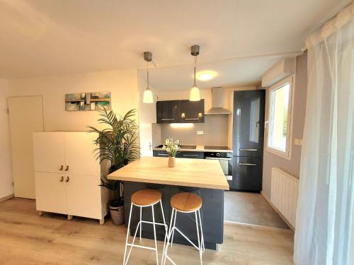 Beaune Apartment | Cozy Apartment Pool View of Cité des Vins