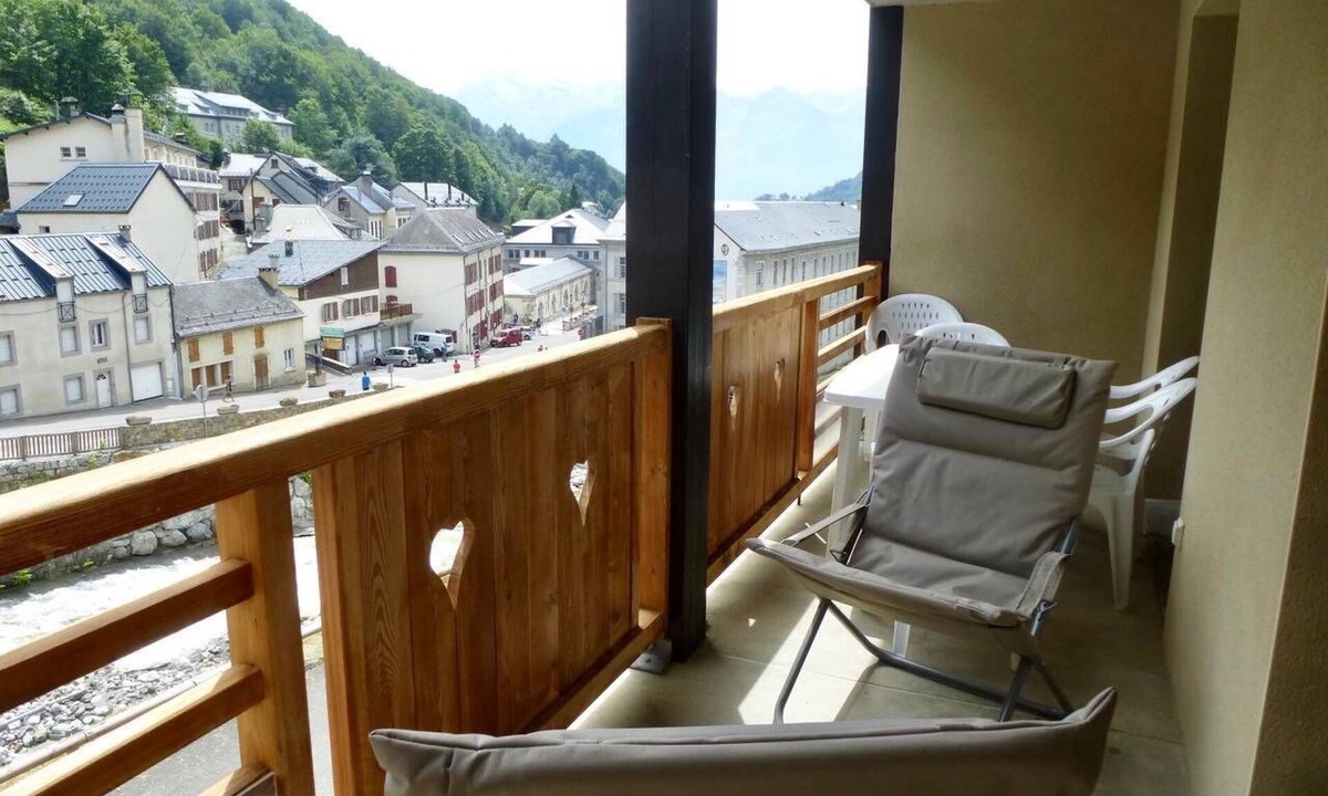 Sers Apartment | Cozy apartment sleeping 8 located near Sers