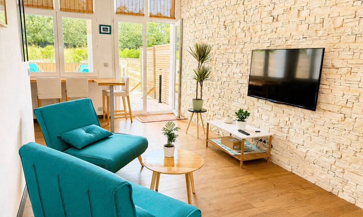 L'Aber Vrac'h Apartment | Cozy apartment with a spacious terrace, close to Aber Wrac'h beach and marina.