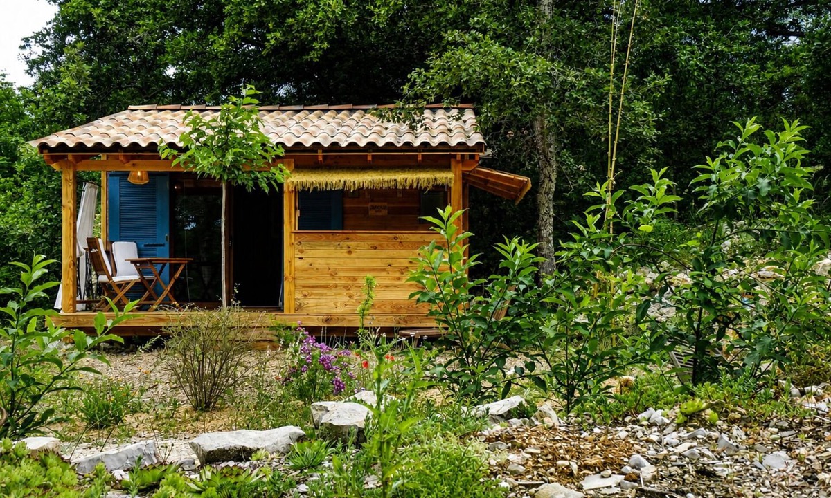 Saint-Andre-de-Cruzieres Ski Chalet | Cozy cottage under the oaks with outdoor kitchen, ideal for recharge.