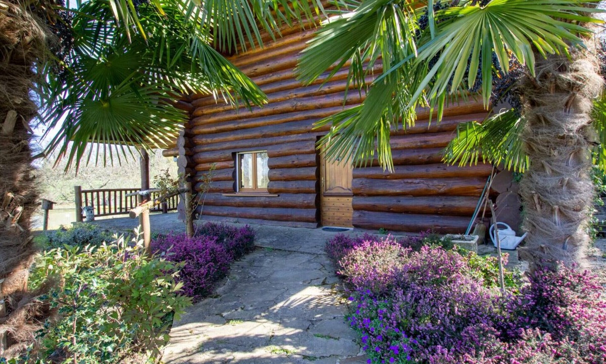 Dussac Cottage | Cozy chalet by a pond in Dussac