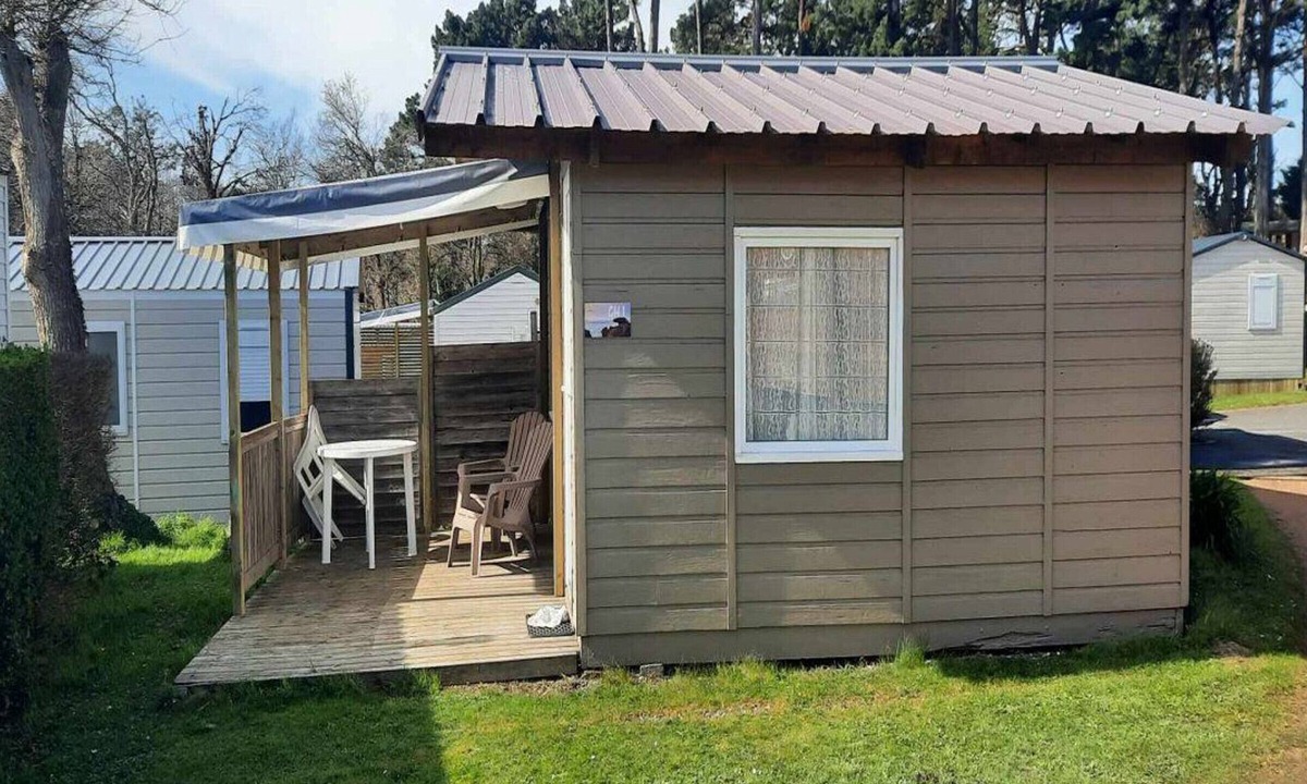 Perros-Guirec Ski Chalet | Cozy chalet, pets welcome - 2 guests