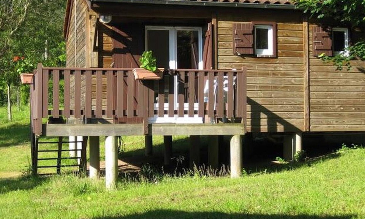 Thiviers Ski Chalet | Cozy chalet with terrace - 6 guests
