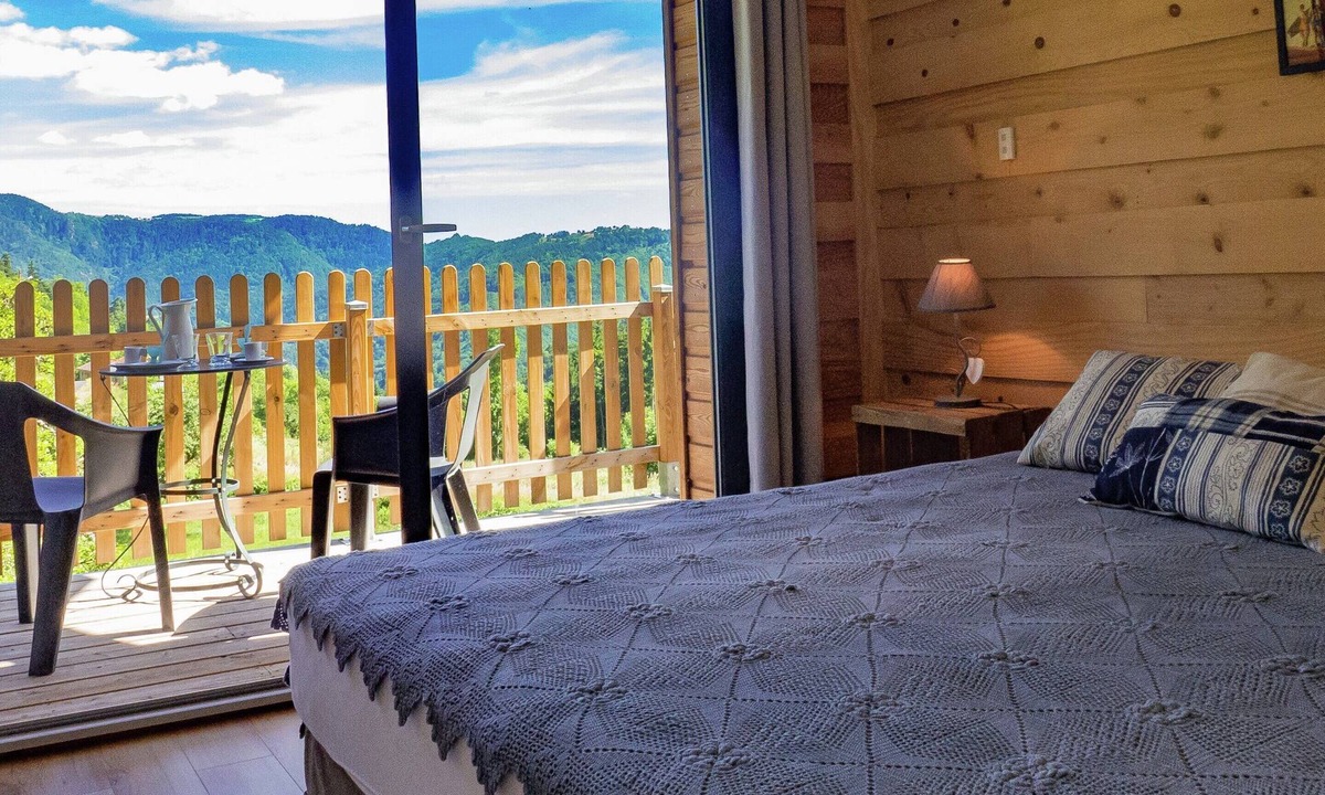 Saint-Privat-d'Allier House | Cozy Countryside Escape in Auvergne