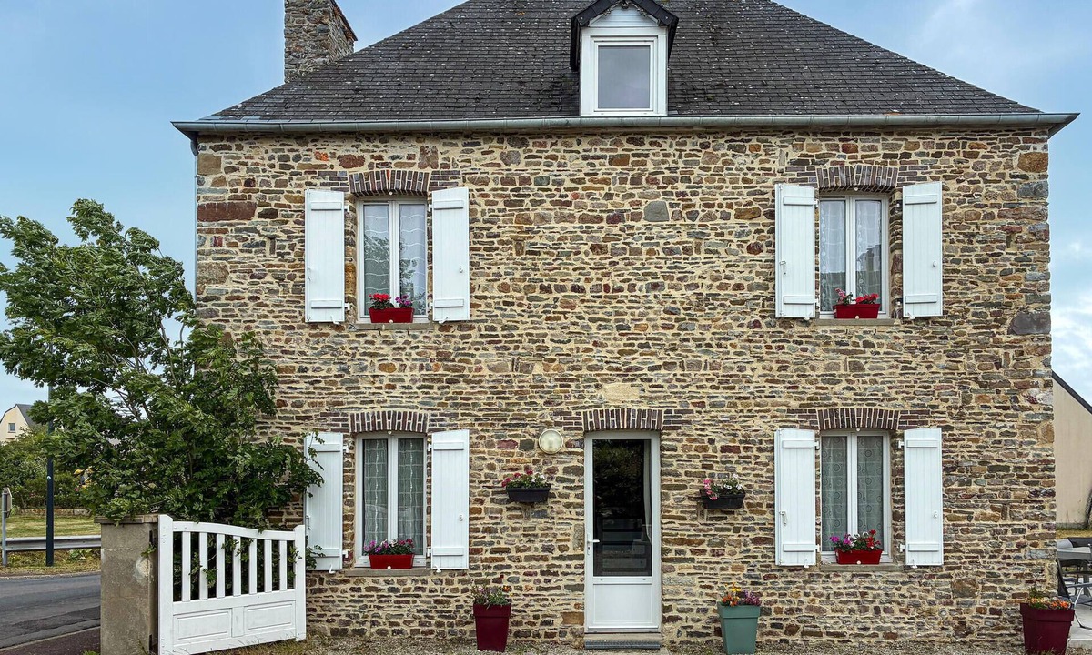 Saint-Germain-sur-Ay House | Cozy home in Saint Germain sur Ay with WiFi