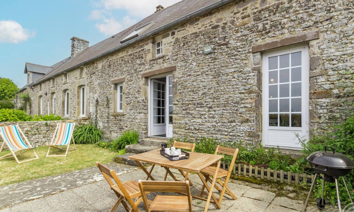 Canville-la-Rocque Cottage | Cozy house with enclosed garden and terrace in Canville-la-Rocque