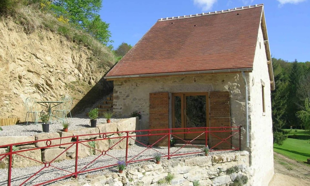 Vernusse Cottage | Cozy house with pool and sauna in nature