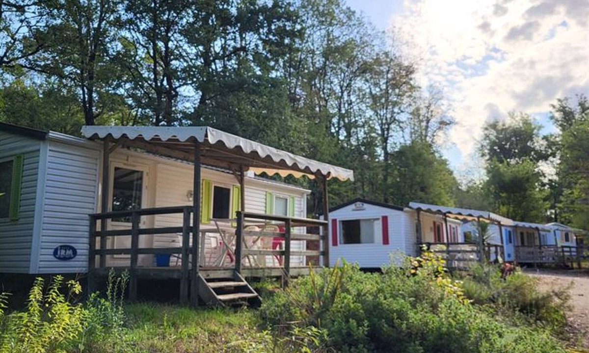 Salles House | Cozy mobile home with terrace for 4 people