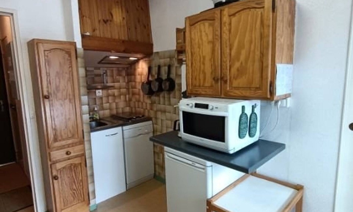 Arette Apartment | Cozy Ski-In/Ski-Out Apartment for 6 with Balcony, Ski Locker, and Free Parking
