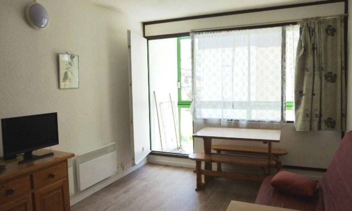 Arette Apartment | Cozy Studio for 4 near Slopes with Free Parking, Ski Locker, Microwave/Grill