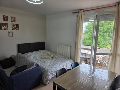 Cosne-Cours-sur-Loire Apartment | Cozy studio, 5 min from Cosne train station, 3rd floor