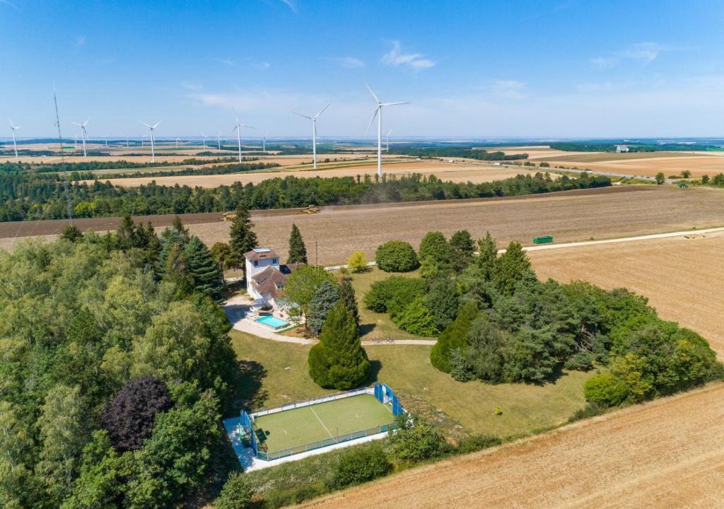 Saint-Cyr-les-Colons Villa | Crazy Villa Radar 89 - Heated pool - Multisports field - 2h Paris - 30p