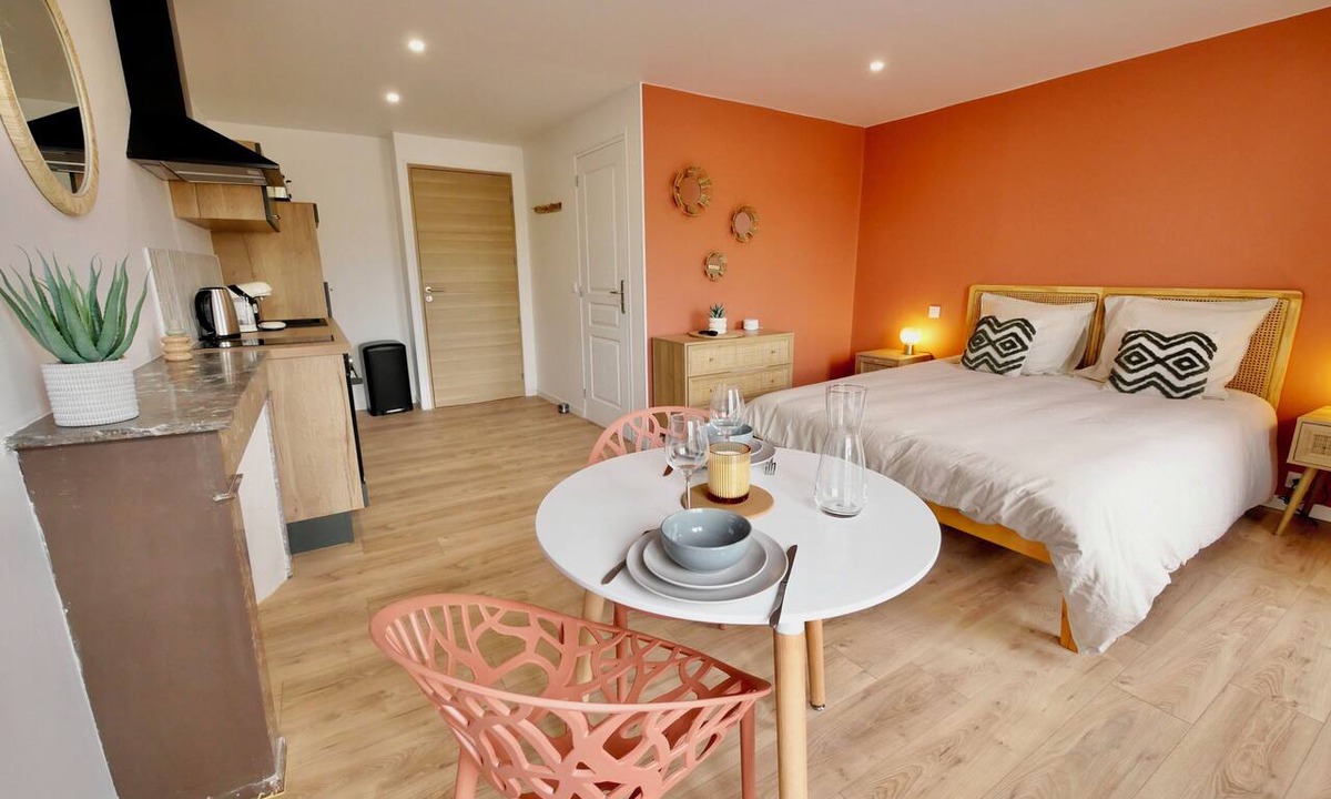 Carentan Apartment | D-DAY SUITES carentanlocation.fr: TERRA - Downtown/2-minute walk from the train station