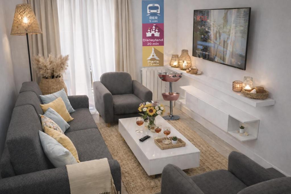 Champs-sur-Marne Apartment | D&E - PARIS-DISNEY - HOLIDAYS APARTMENT - APPARTEMENT DE VACANCES - 5 CHAMBRES- 5 SDB - 5 BEDROOMS - 5 BATHROOMS - Netflix